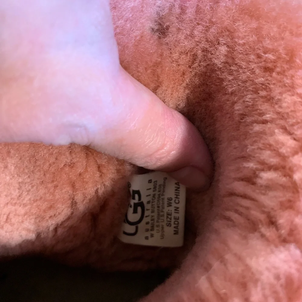 Ugg Bailey button boot in dusty pink, size 6
